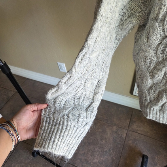 Wild Fable Light Gray Cable Knit Sweater - Picture 3 of 4